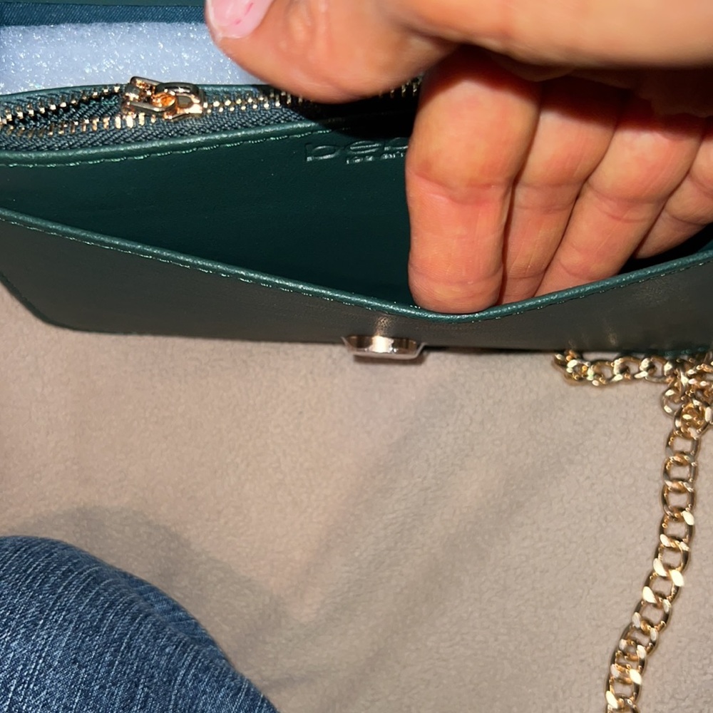 Sold elsewhere πGift ideaπBebe Abigail Logo Flap Top Green
Crossbody Bag - Picture 5 of 7